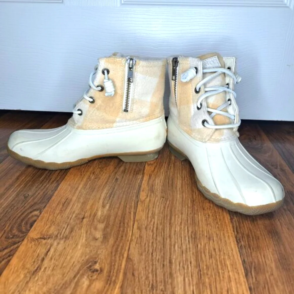 Sperry Saltwater Buffalo Check Duck Boot White Cream Size 6